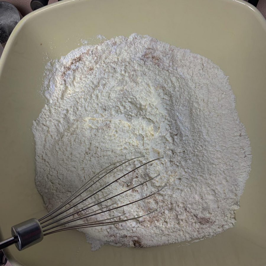 In a large bowl, whisk together the flour, baking powder, sugar, cinnamon, and salt.